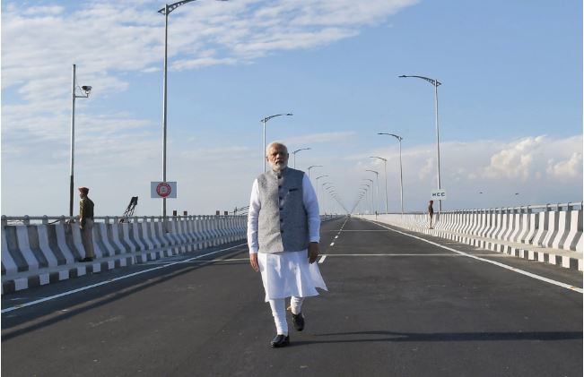 India inaugurates its longest road-rail bridge