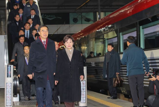 Koreas inaugurate rail, road project, but sanctions delay construction