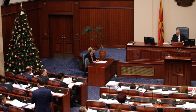 Parliament waters down provisions against abuse of office in order to give amnesty to a number of representatives