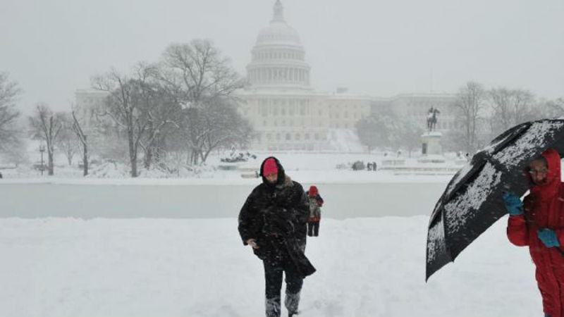 Winter storm cancels US flights; injures airline passenger, crew member