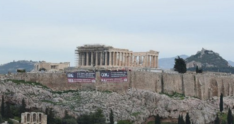 Communist Party unfolds banner against Prespa Agreement on Acropolis Hill