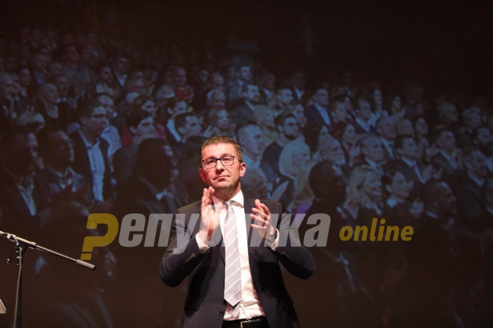 Mickoski to Zaev: cut short your skiing trip in Germany and let’s have early elections