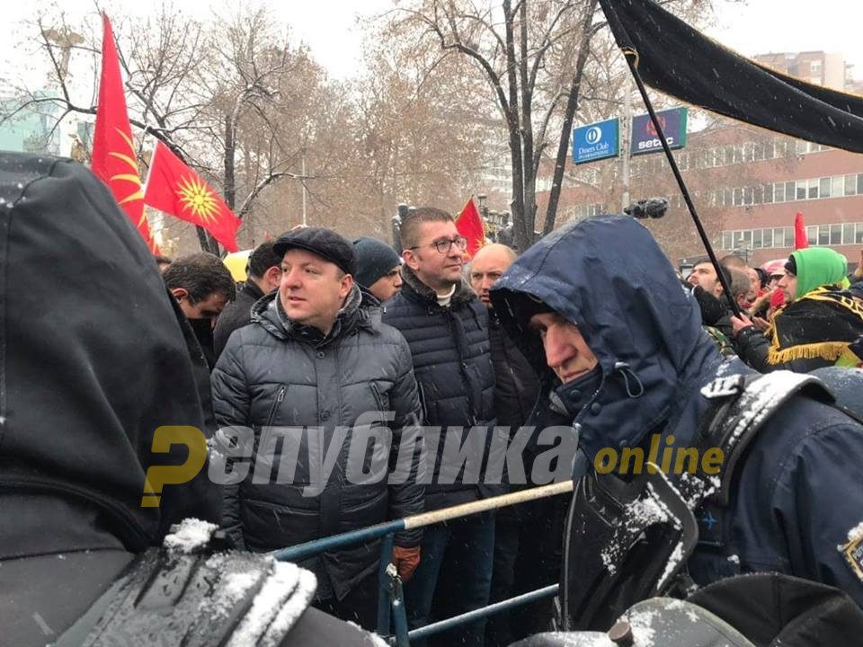 VMRO leader Mickoski joins protests against the name change