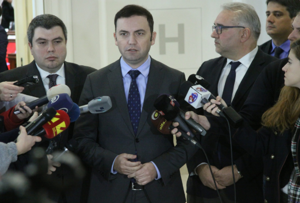 Osmani calls on ethnic Albanian parties to support amendments that rename Macedonia