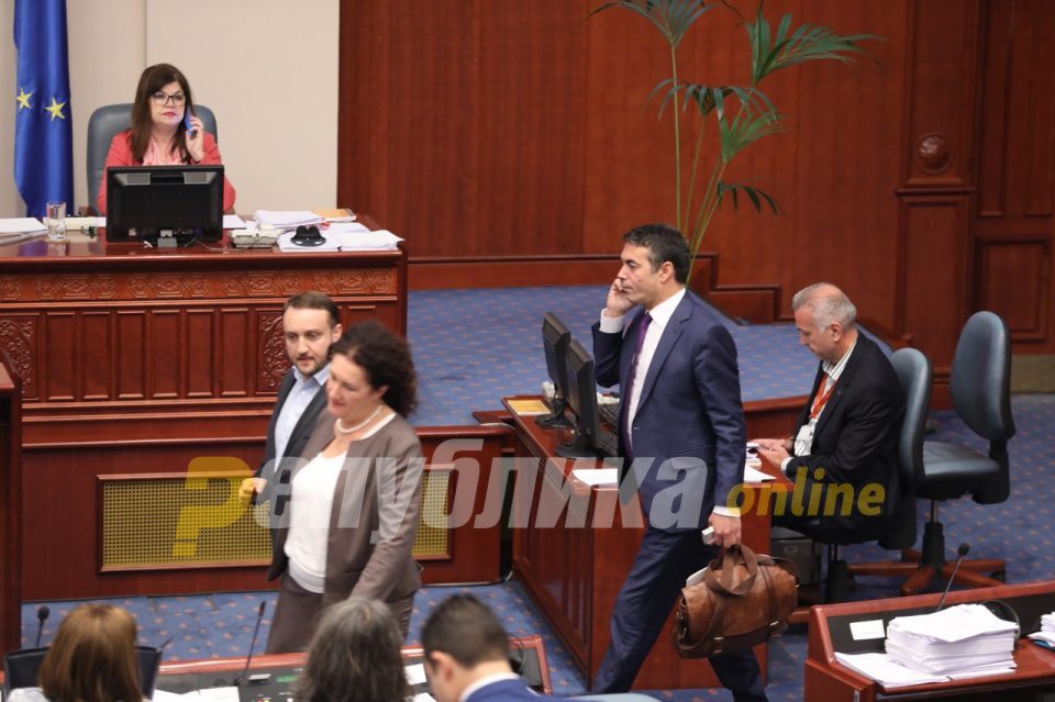 Parliament keeps Nikola Dimitrov as Foreign Minister