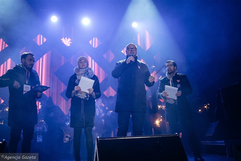 Polish mayor ‘stabbed on stage’ during major charity event
