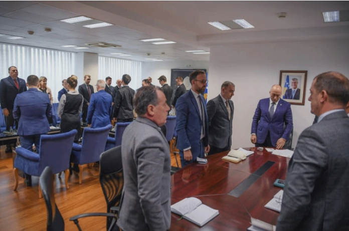Kosovo government begins session with minute of silence for bus accident victims