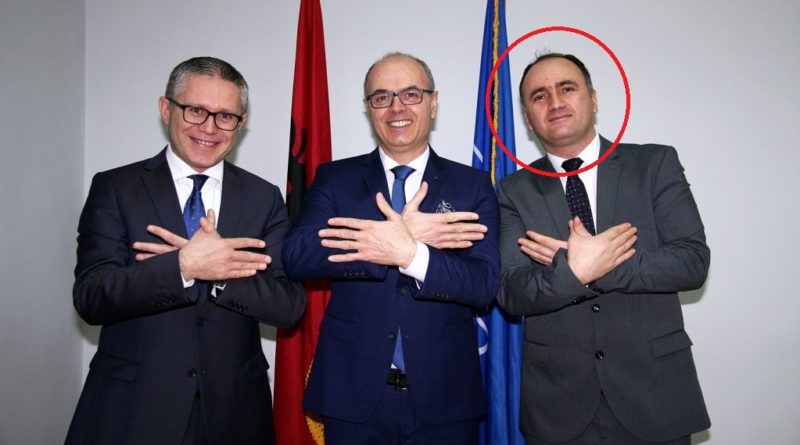 Macedonia’s Deputy Defense Minister makes “Albanian eagle” hand gesture!