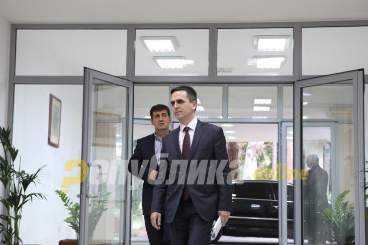 Zaev presents several options for consensus presidential candidate to Besa leader Kasami, he hesitates