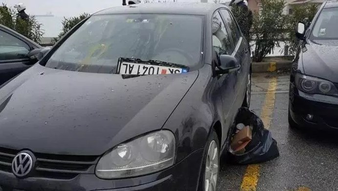 Greek nationalists damage Macedonian car in Solun