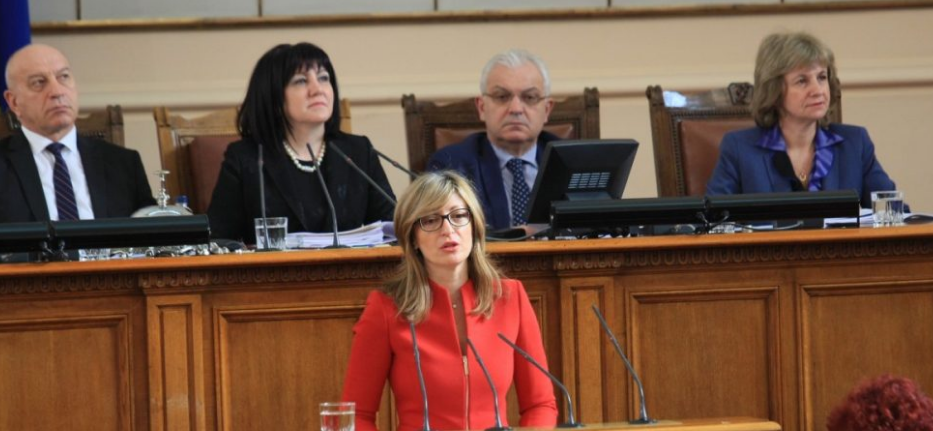 Divided Bulgarian Parliament narrowly approves Macedonia’s NATO accession