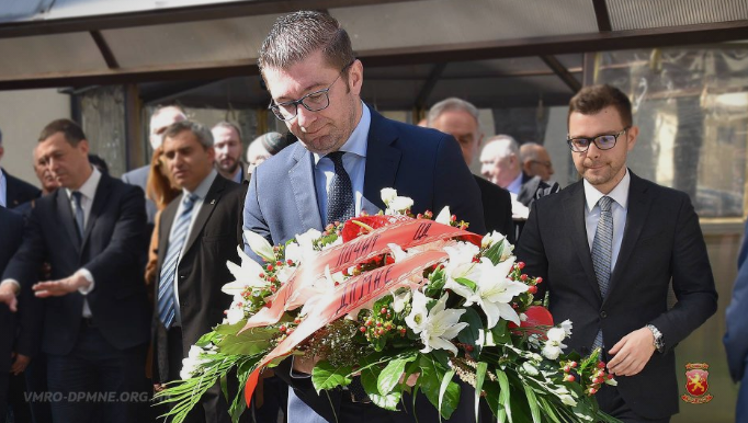 Mickoski laid flowers on the occasion of the 76th anniversary of the deportation of Macedonian Jews
