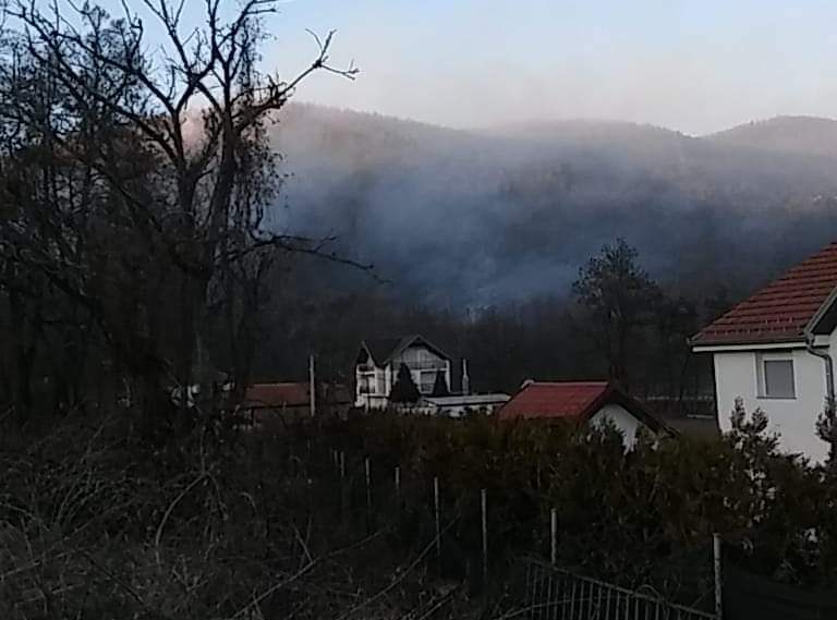 Firefighting planes sent to protect the village of Zajas from major forest fire