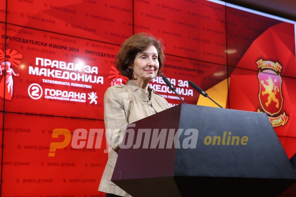 Gordana Siljanovska calls on her supporters to help her to victory in the second round
