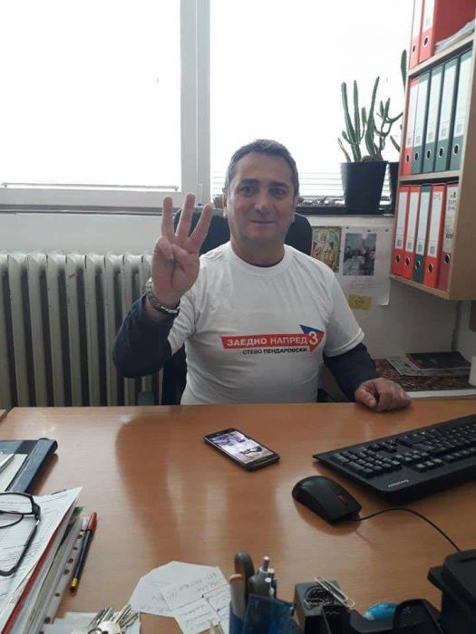 Public sector manager takes his Stevo Pendarovski shirt to work, pressures his subordinates