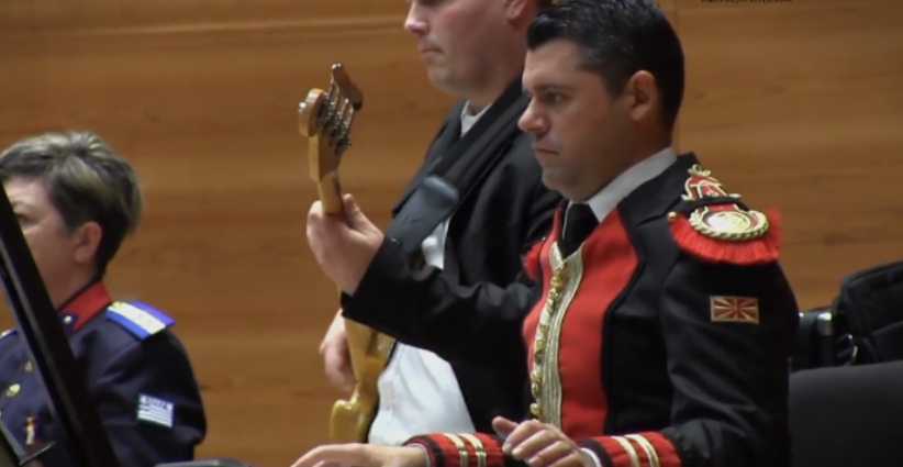 Uniforms of Macedonian Army’s military orchestra without state name at joint concert with Greece’s military orchestra