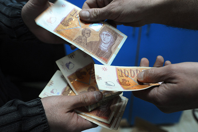 Businessmen angry as cash transactions limited to 500 EUR