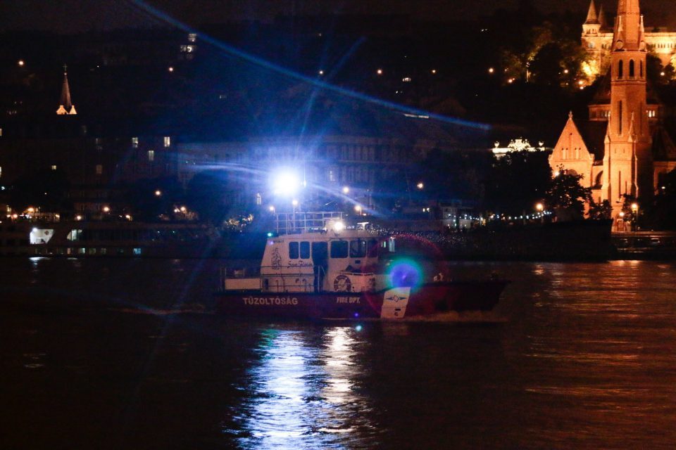 Seven dead, a dozen missing after tourist boat accident in Budapest