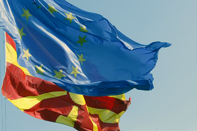 EU presents enlargement report meant to reward Zaev for the concessions he made