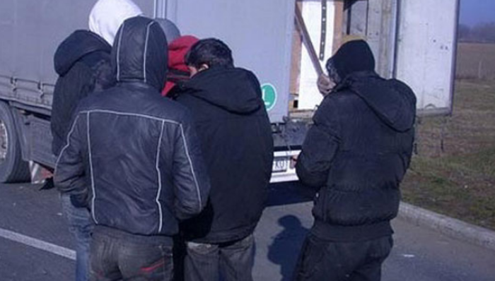 Trafficker caught with 13 Bangladeshi migrants in his Opel Astra