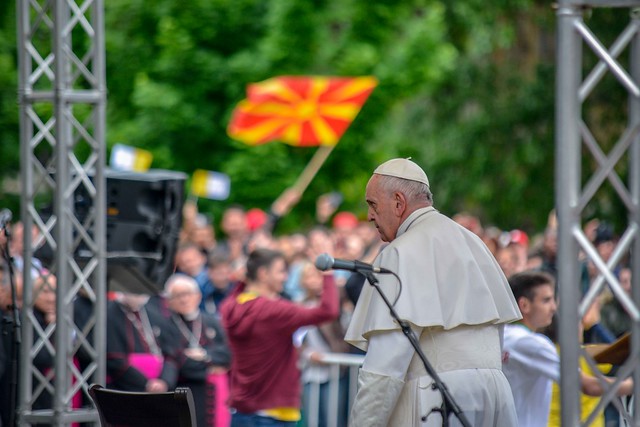 Pope Francis concludes his visit to Macedonia with words of encouragement to the young people