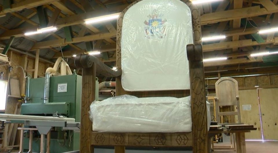 Pope Francis to sit in a custom made chair during Skopje visit