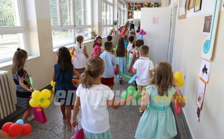 Atanasov is lying or the government is hiding: All third grade students to study Albanian?