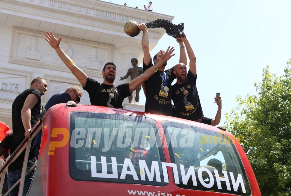Vardar’s triumphs – a comparison of two welcome ceremonies (GALLERY)