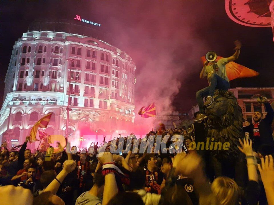 Thousands celebrate Champions League title, crowd calls out for Captain Stoilov