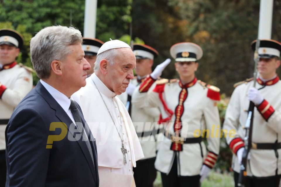 Pope Francis landed in Macedonia with a defective radar system
