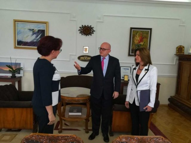 After meeting with leaders in Greek Macedonia, Reeker goes to Bitola