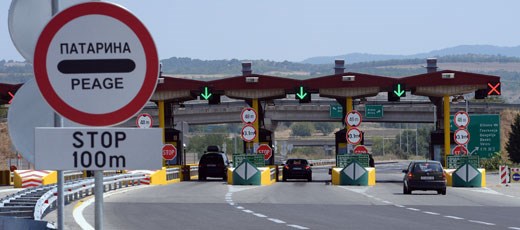 Armed robbers attack a highway paytoll station near Skopje