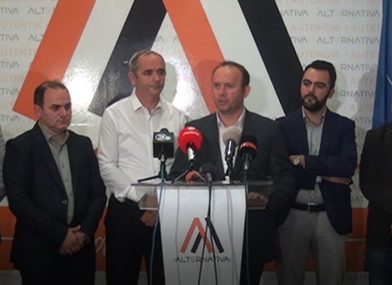 Gashi also called for early elections as soon as possible
