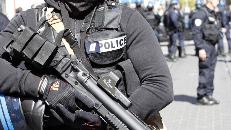 French police employee kills four colleagues in the center of Paris