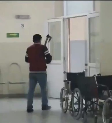 Man filmed walking through Tetovo hospital carrying an axe
