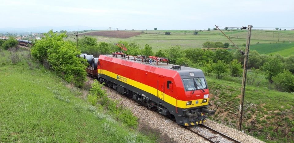 Railways Transport puts into use new electric locomotive