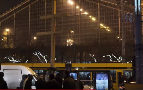 V4: Leftist mayor wants to ban the Advent Cross from the Nyugati square in Budapest