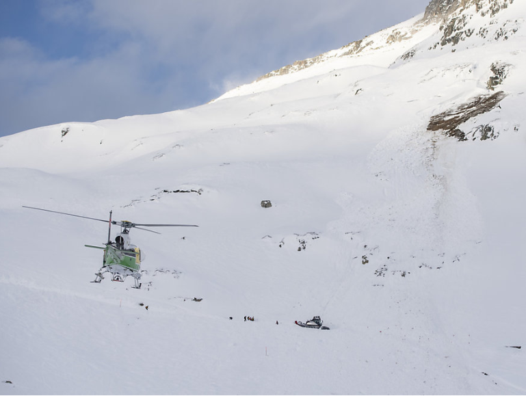 People missing after avalanches hit ski resorts in Austria and Switzerland