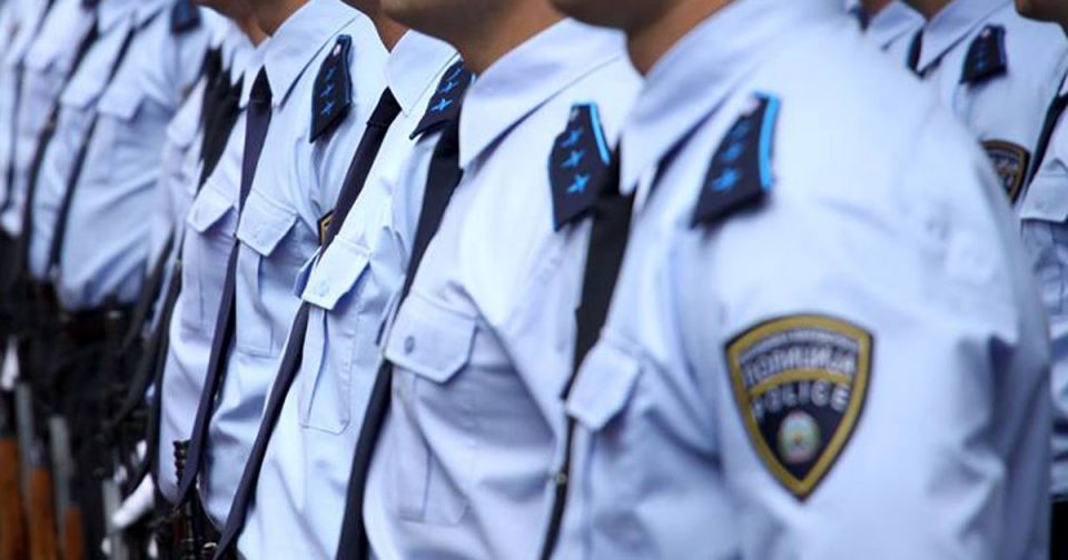 Police officers arrest two men in separate incidents in Tetovo
