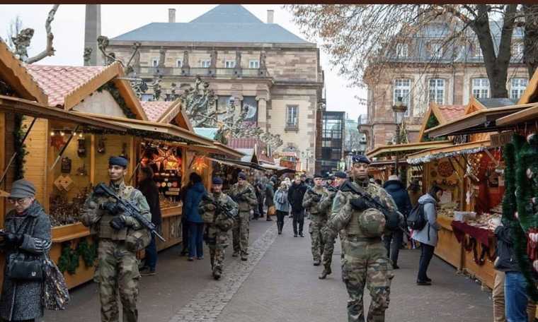 Terror alert overshadows Christmas markets’ festive atmosphere