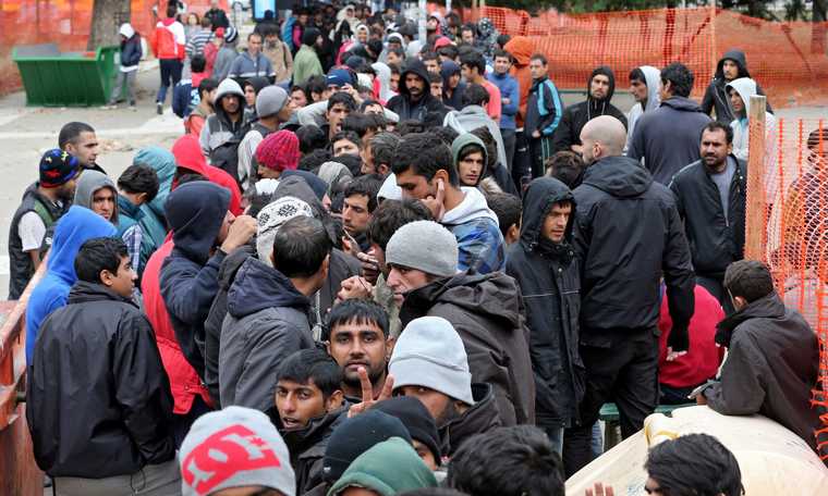 V4: Hungary apprehends 1.000 illegal migrants as Greece struggles with the migrant crisis