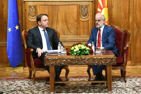 Xhaferi tells Varhelyi he hopes Macedonia will open EU accession talks in March or May