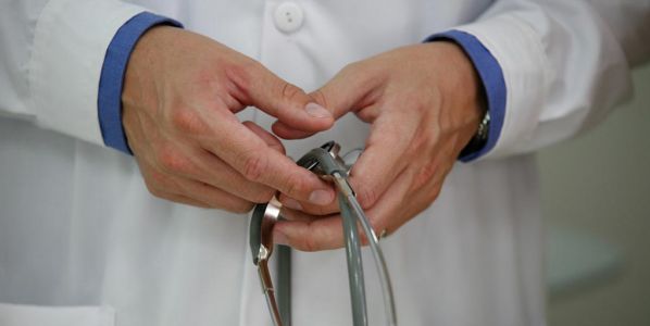 Kavadarci doctor faces a 4.500 EUR fine for going to work despite an order to self-quarantine