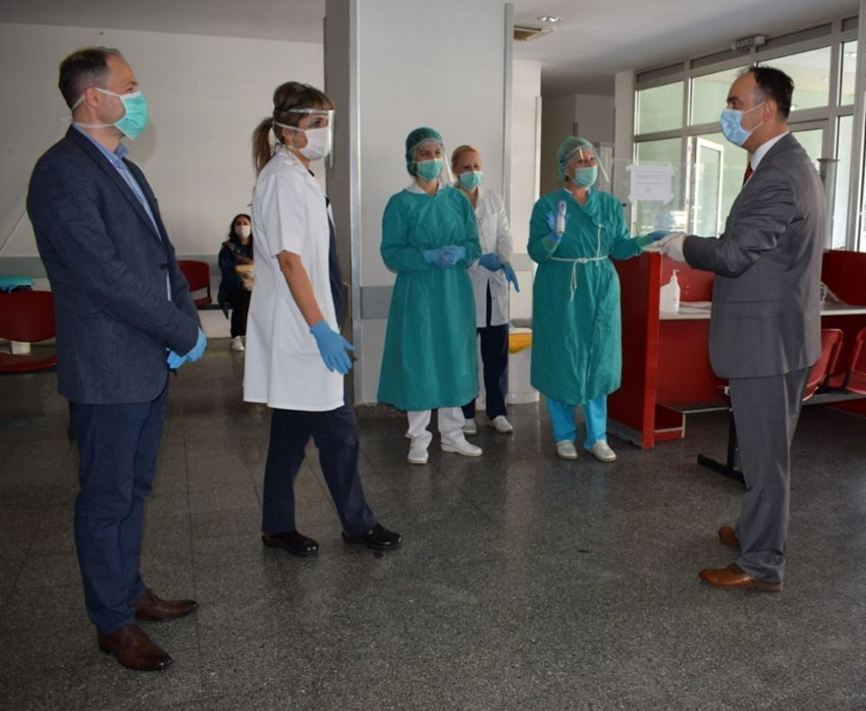 Minister Culev distributes Hungarian and Slovenian aid to the Skopje clinic