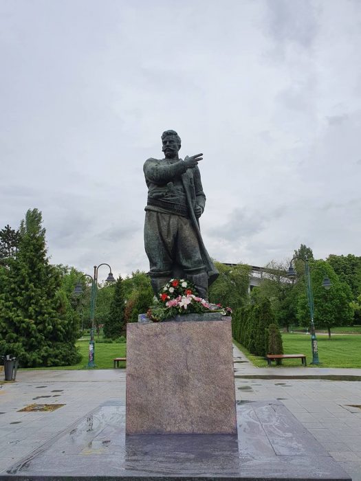 After public outrage, VMRO youth activists cleaned Goce Delcev’s monument