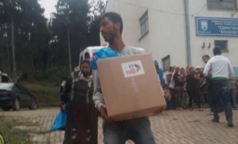 SDSM activists filmed bribing voters in Gostivar with food parcels