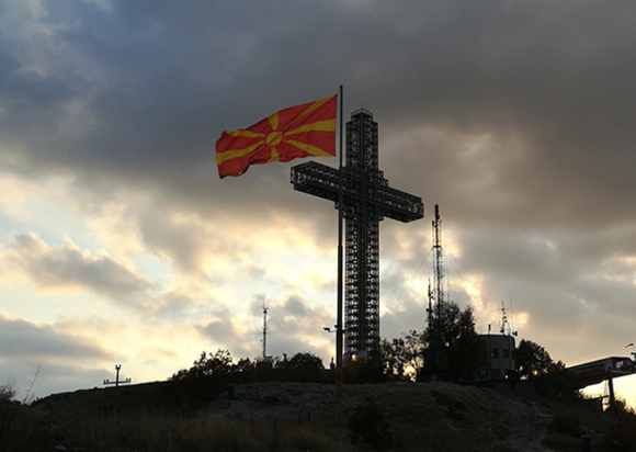 Group of men stole the large Macedonian flag flying on Mt. Vodno