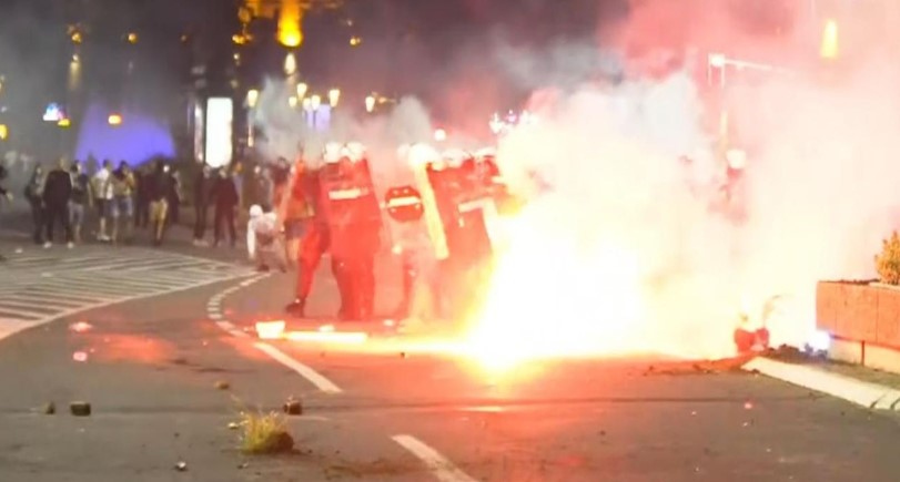 Return of Covid curfew sparks protest in Belgrade