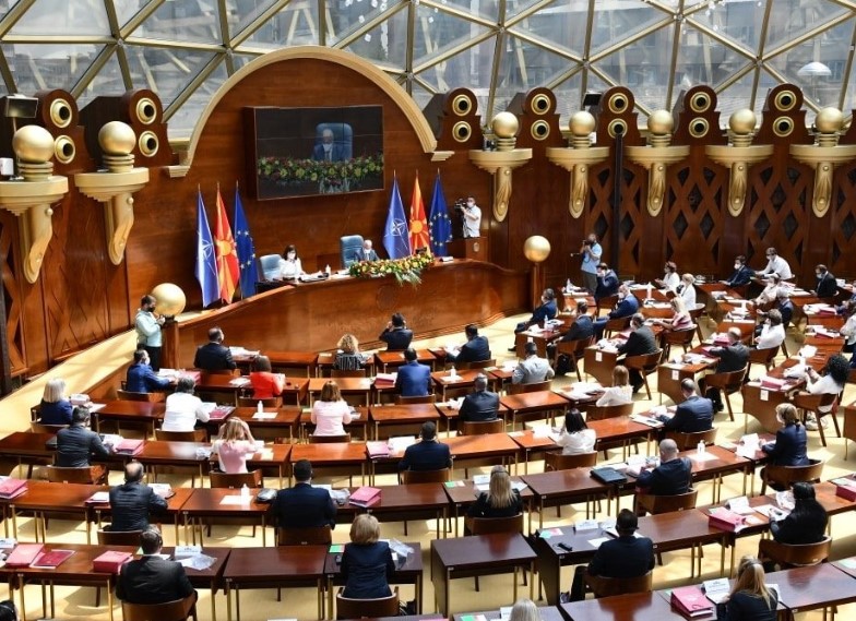 Parliament session will resume tomorrow, vote on Zaev’s Government no later than midnight