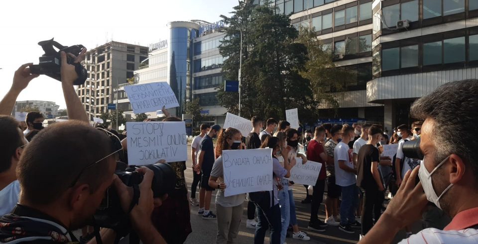 Minister Carovska offers different education options after protest by high school students